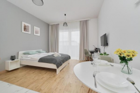 Modern Studio Słonimskiego with Balcony by Noclegi Renters